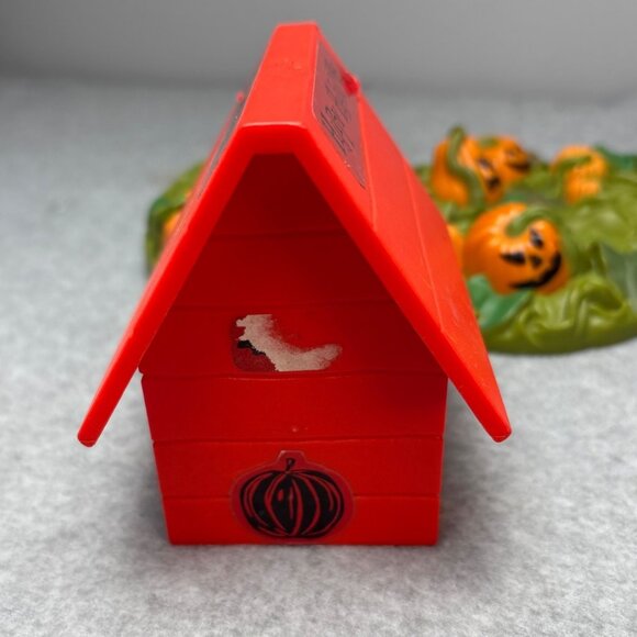 Vintage Peanuts Snoopy Halloween Doghouse Pumpkin Patch Display Figurine 2002 - Picture 6 of 13